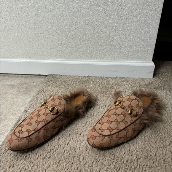Size 10 (43) Gucci GG Canvas Fur Sandals main image 6